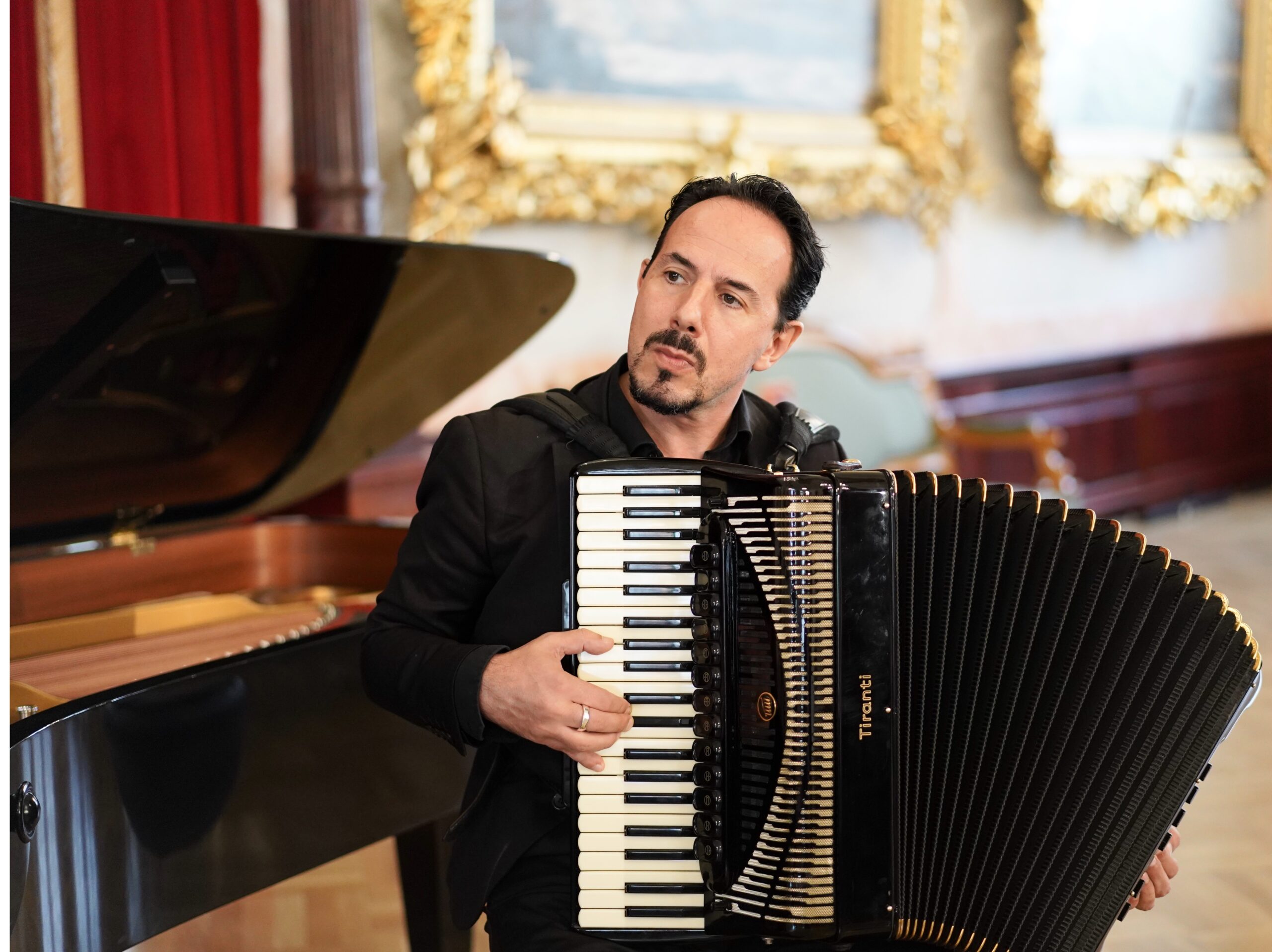 Studio Photos Roberto Palermo studio portrait with accordion