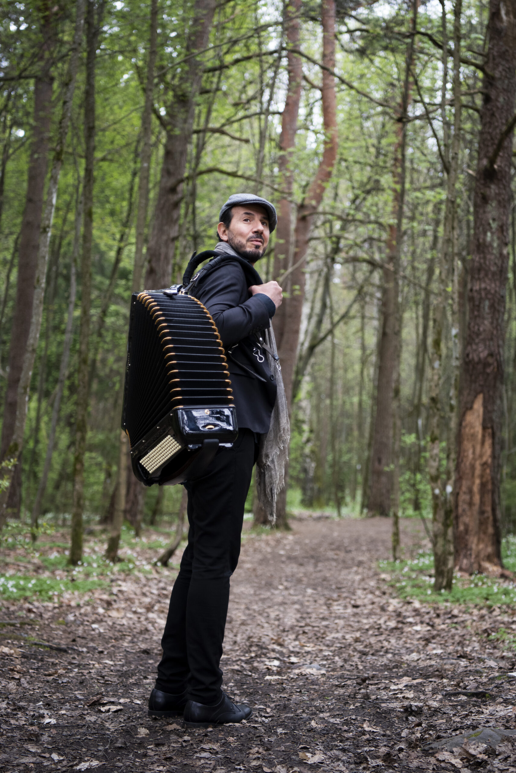 Studio Photos Roberto Palermo studio portrait with accordion