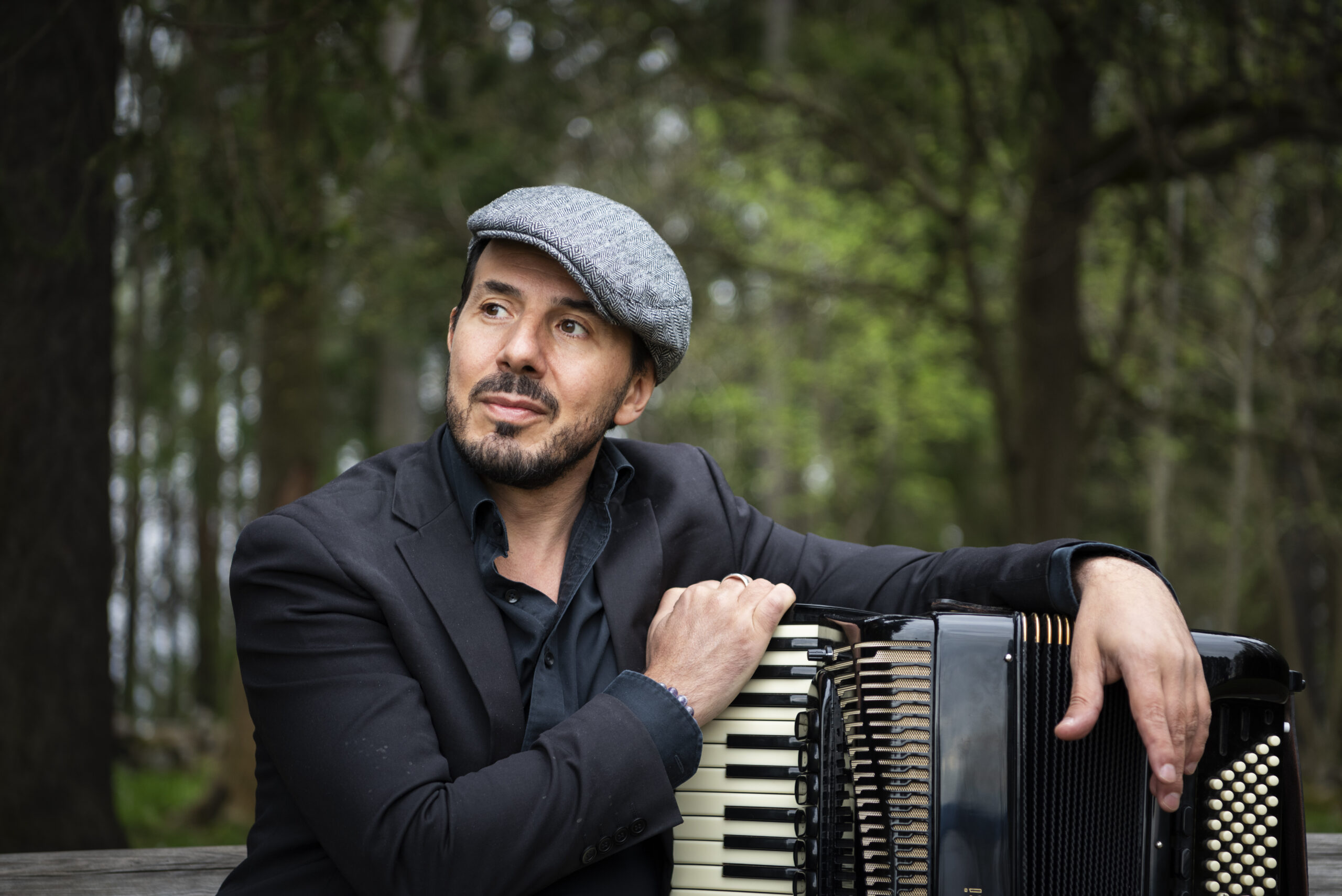 Studio Photos Roberto Palermo studio portrait with accordion