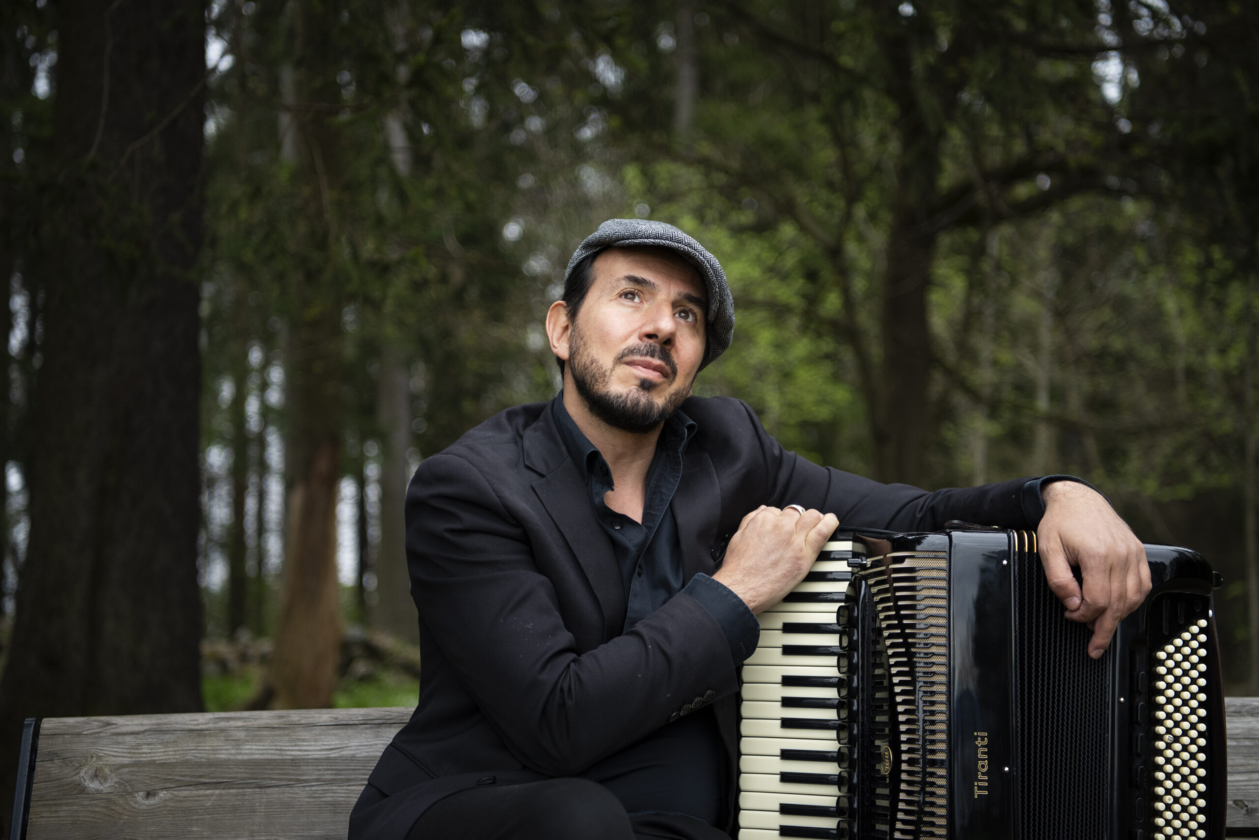 Studio Photos Roberto Palermo studio portrait with accordion