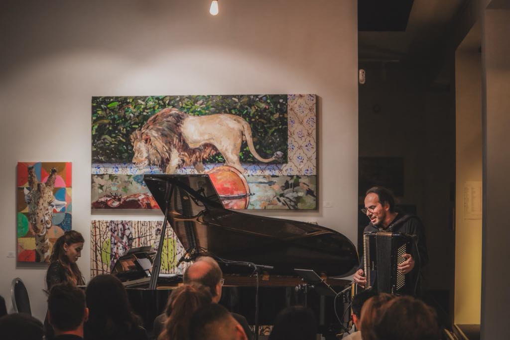 Roberto Palermo live performance with piano