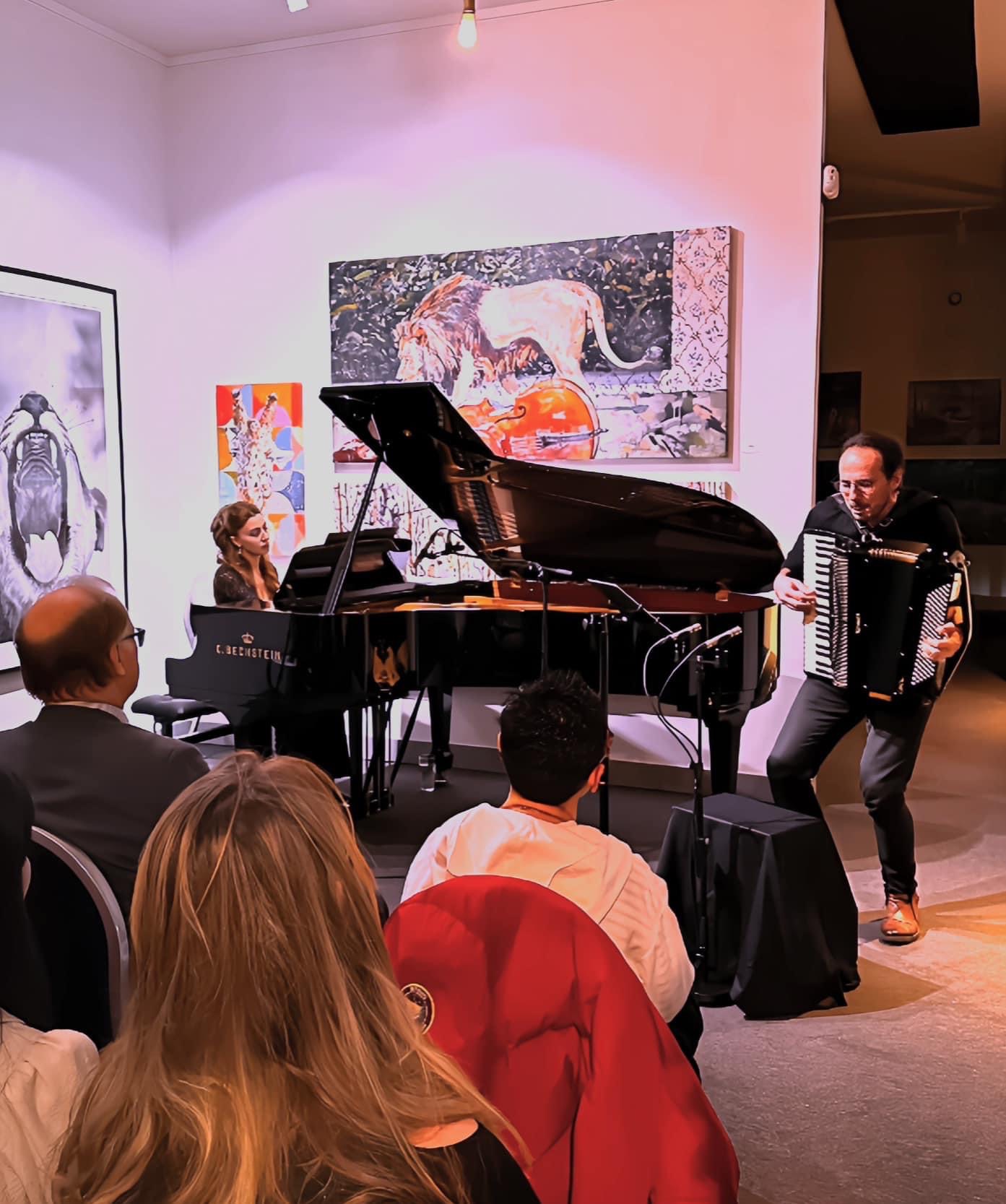 Roberto Palermo live performance with piano