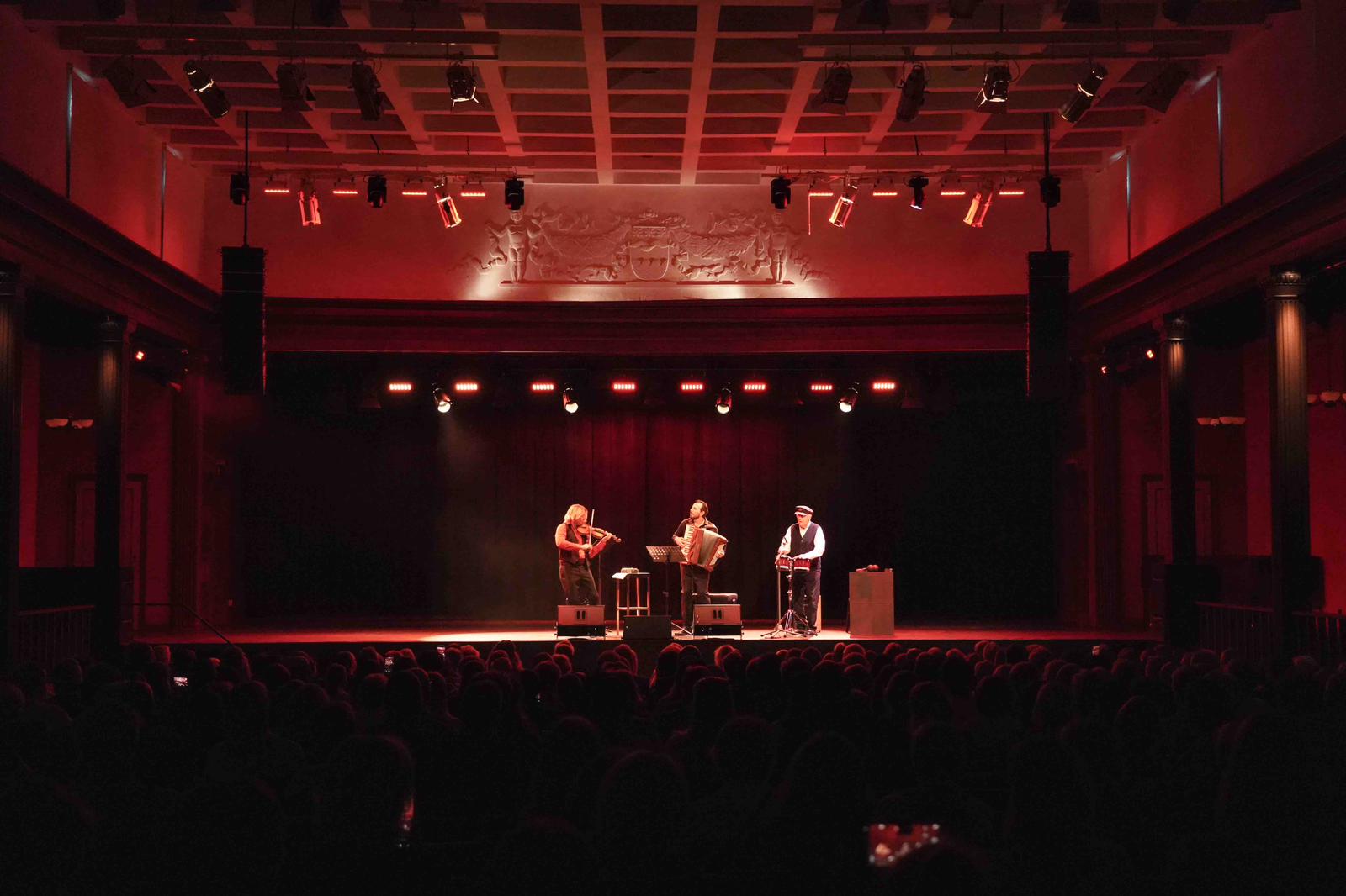 Roberto Palermo live performance with violin and percussion