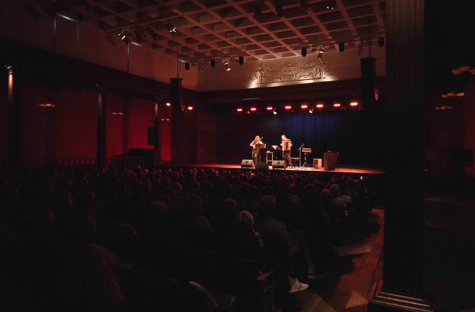 Roberto Palermo live performance with violin and percussion